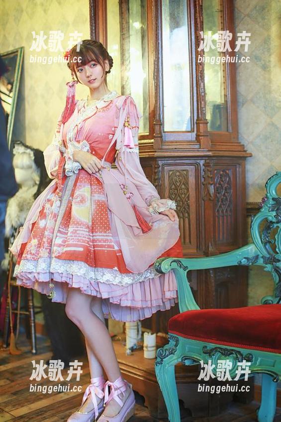 体操服图集中的陆卿卿kyokyo，莫名让我想如果我也来一套，会怎样？