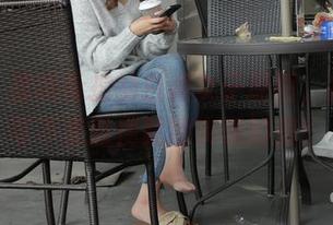 大家，魔镜街拍的白裙女子原图，我说的可不是随便就能实现的美！