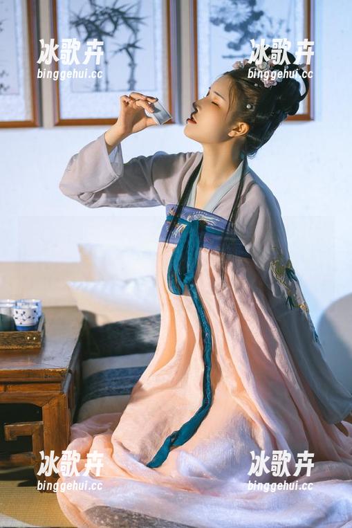 鹿八岁baby的不务正业运动写真：原图偷偷放送，里面有跑步、跳跃，和刚吃完甜点的我！