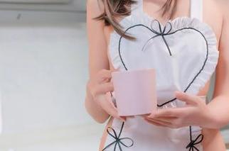 黏黏团子兔带你cos学姐，完美诠释了“穿的比读的还好看”这一真理，原图自信暴击！